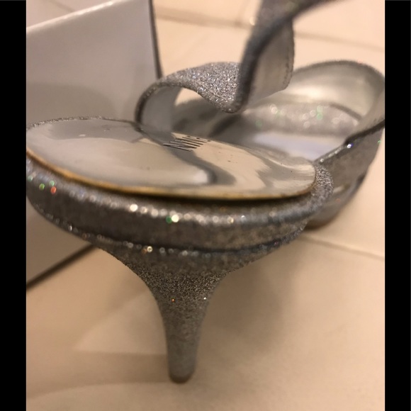 NEW Nine West Silver Sparkling Shoes - Picture 8 of 9